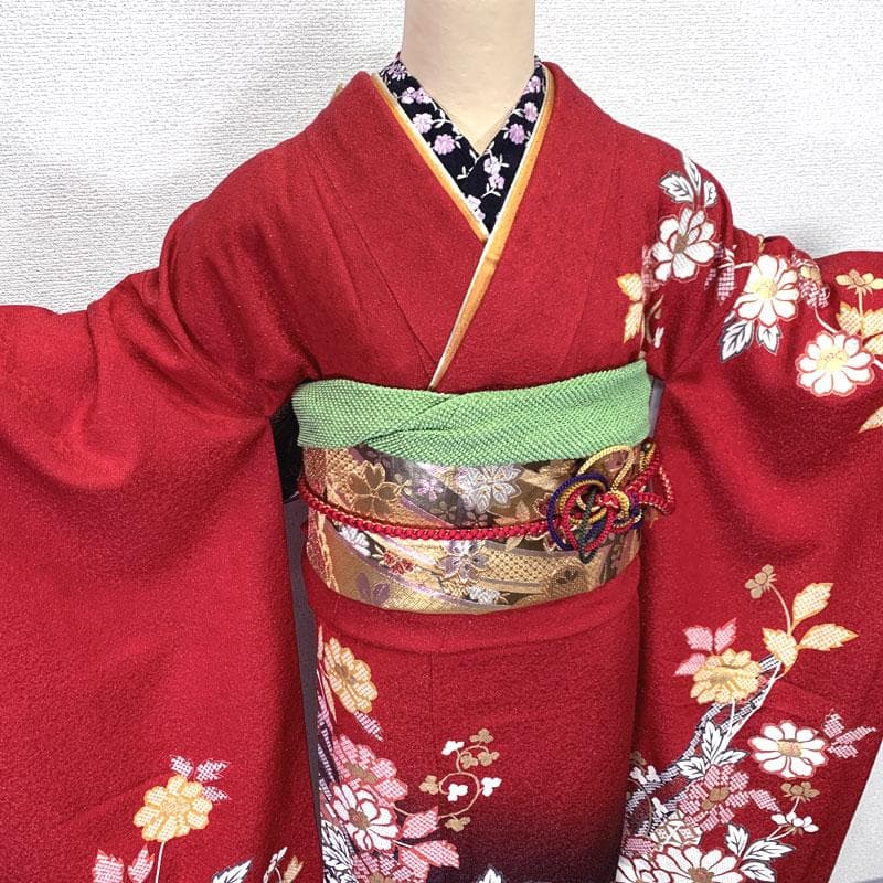 511z46〇小柄な方にも 金通し 振袖 金彩 花 赤 黒〇美品 成人式 結婚式