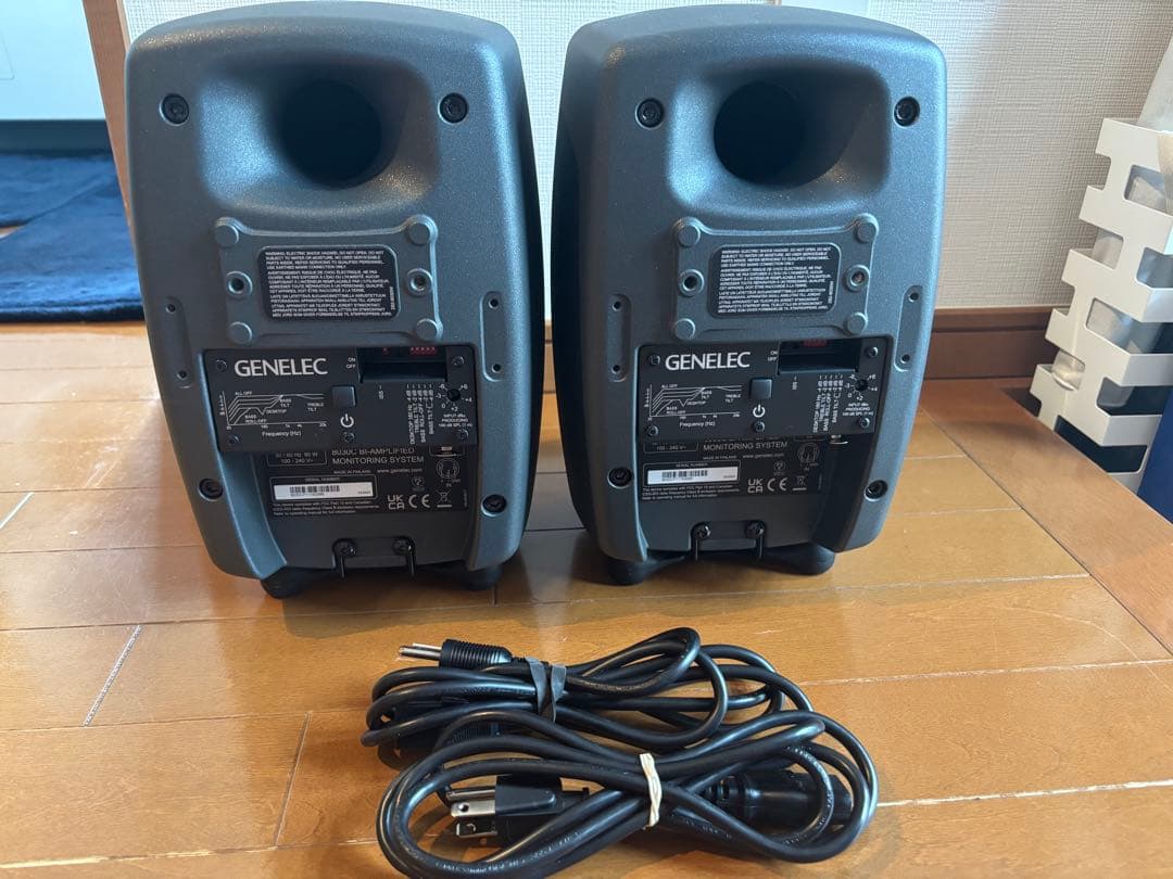 GENELEC 8030C バイアンプ式モニタースピーカー
