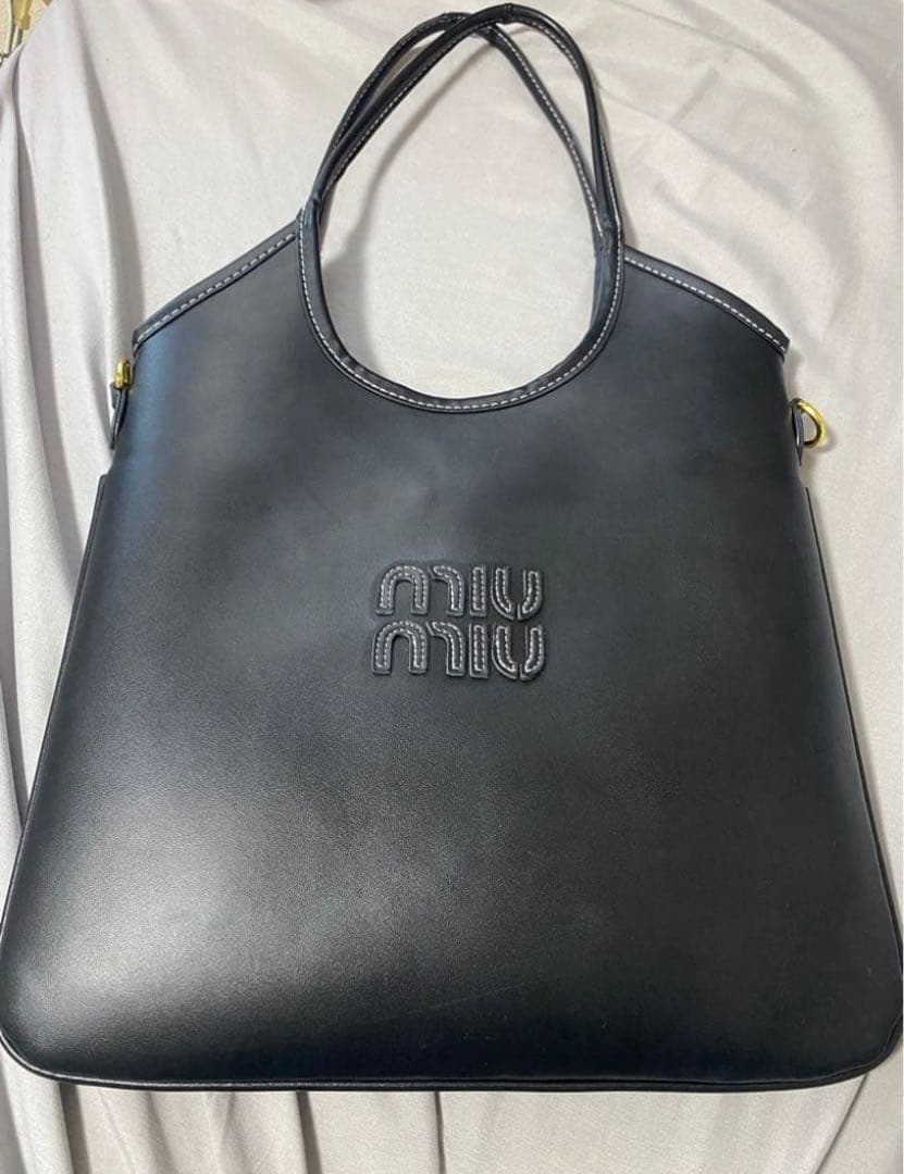 miu miu ブラック ショルダーバッグ アイビーレザーバッグ