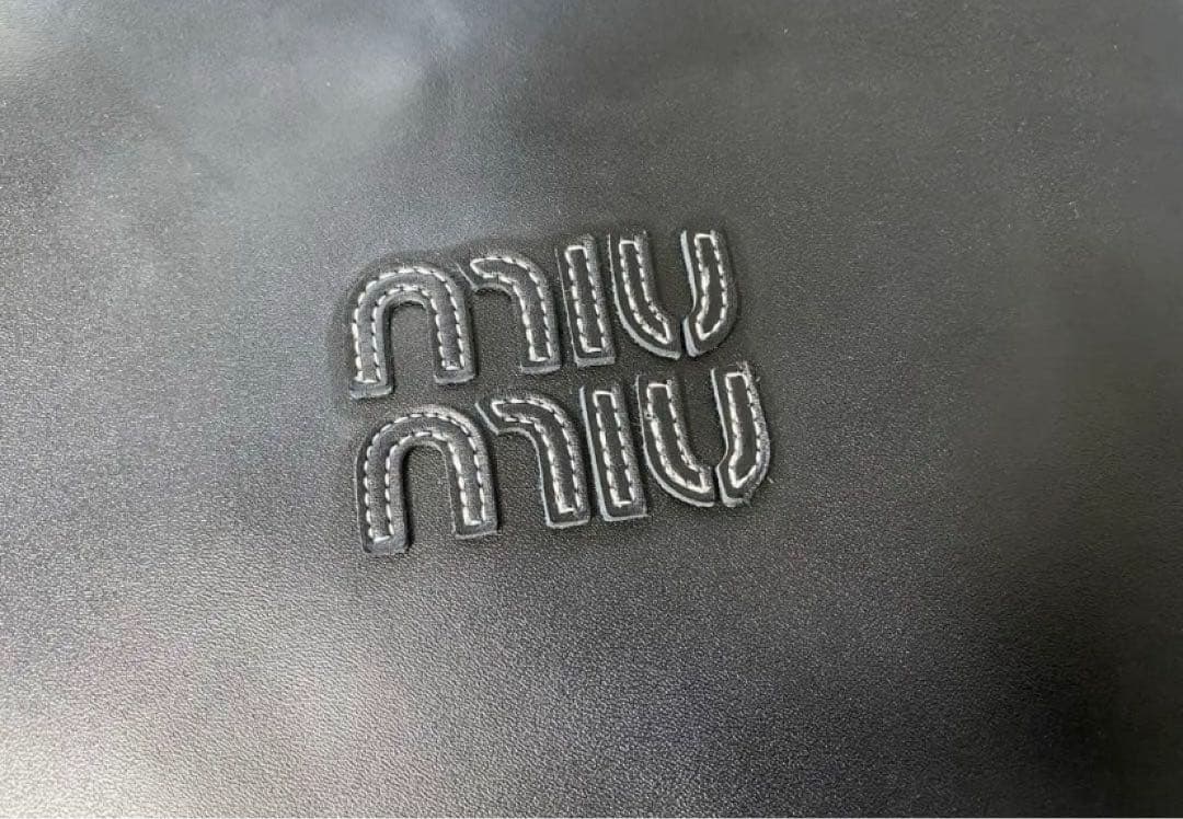 miu miu ブラック ショルダーバッグ アイビーレザーバッグ