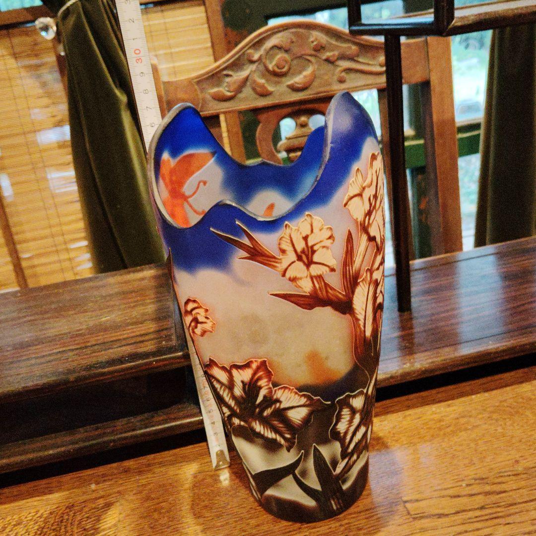 手描きガラス花瓶 蝶と木の葉