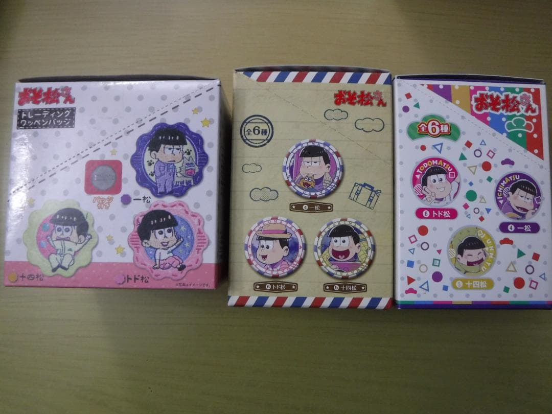 おそ松さん　グッズ　BOX９点セット　缶バッジ・マスコット・ラバーキーホルダー他