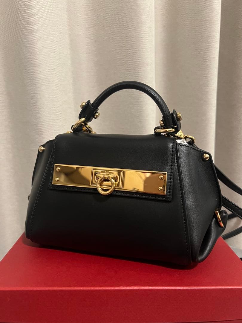 【週末限定価格】フェラガモ　2wayショルダーバッグ