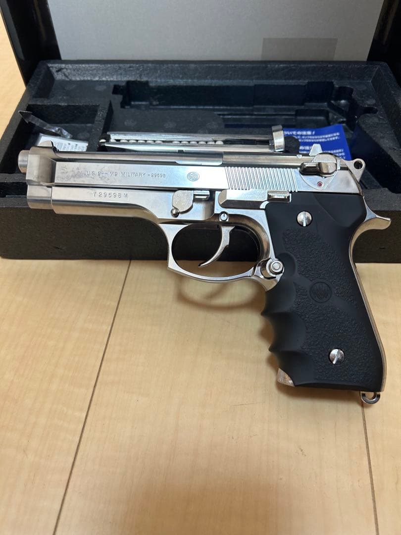 東京マルイ　m92fのステンレスモデル