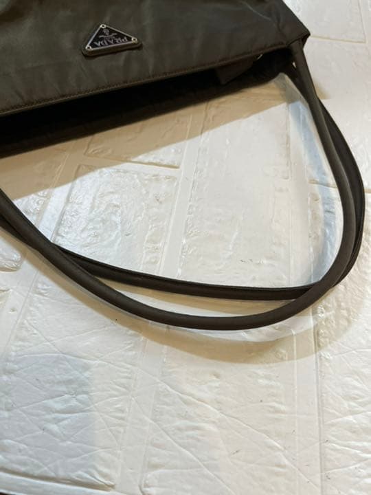 プラダ☆ショルダートート　ハンドバッグ　仕切りあり　ナイロン　カーキブラウン