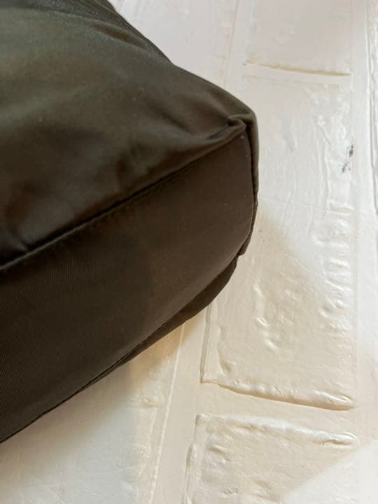 プラダ☆ショルダートート　ハンドバッグ　仕切りあり　ナイロン　カーキブラウン