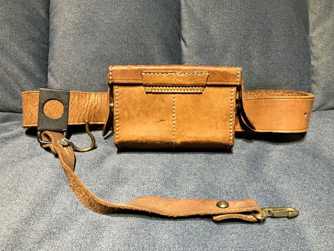日本軍三十年式弾薬盒を原型とした 民生用オールレザー装備 ベルト付きヴィンテージ