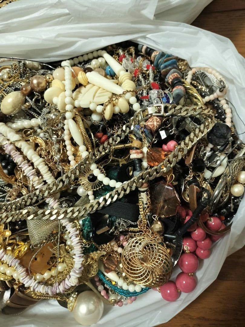 アクセサリー　まとめ売り　ジャンク　イミテーション　8.4kg