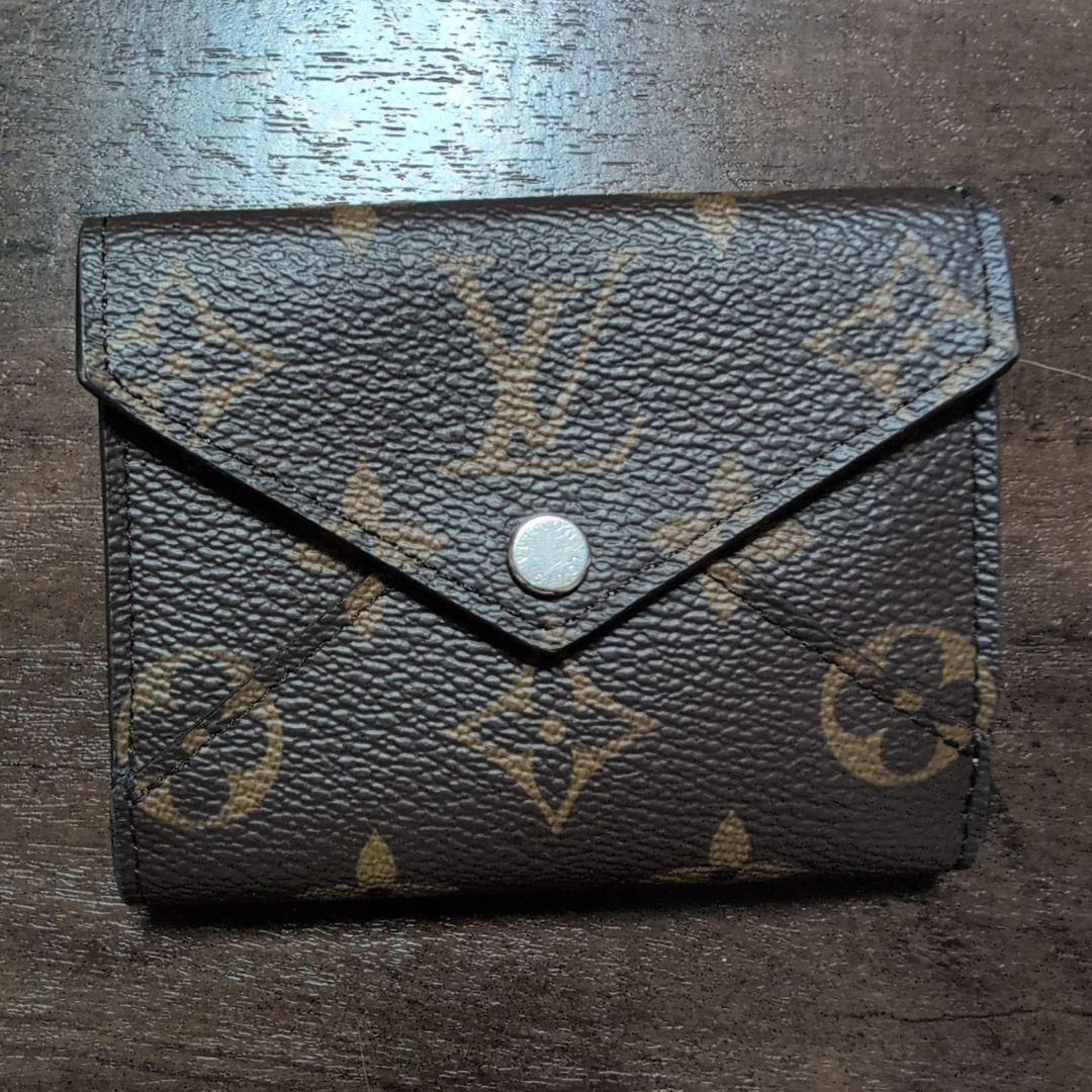 ルイヴィトン ポルトフォイユセレスト モノグラム 三つ折り財布 希少カラーブルー