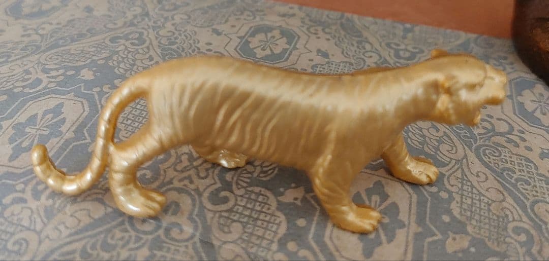 ブロンズ像 　虎　金属工芸　 置物　 オブジェ　　 アンティーク　 干支