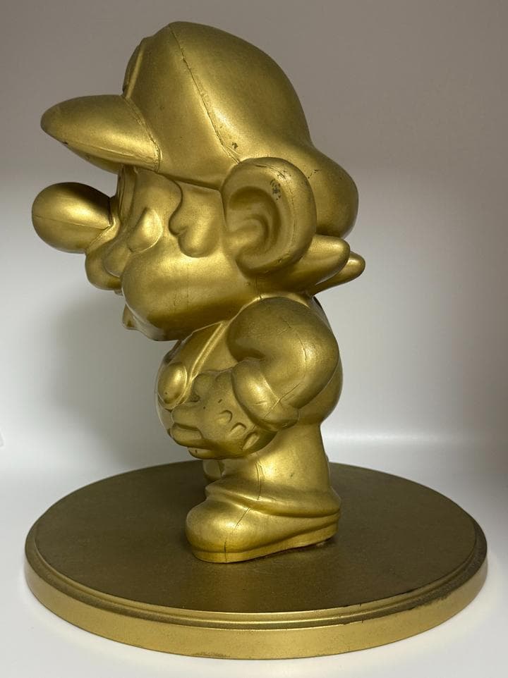 任天堂特約店 金のマリオ像・台座付き
