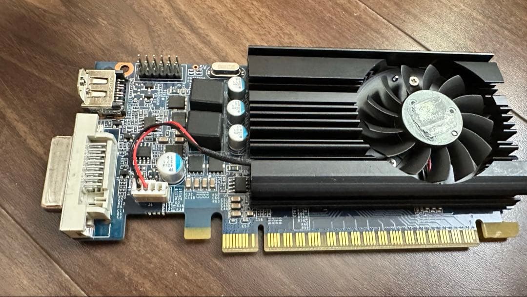 DELL Inspiron 3647 スリムデスクトップ　グラボ付　無線LAN付