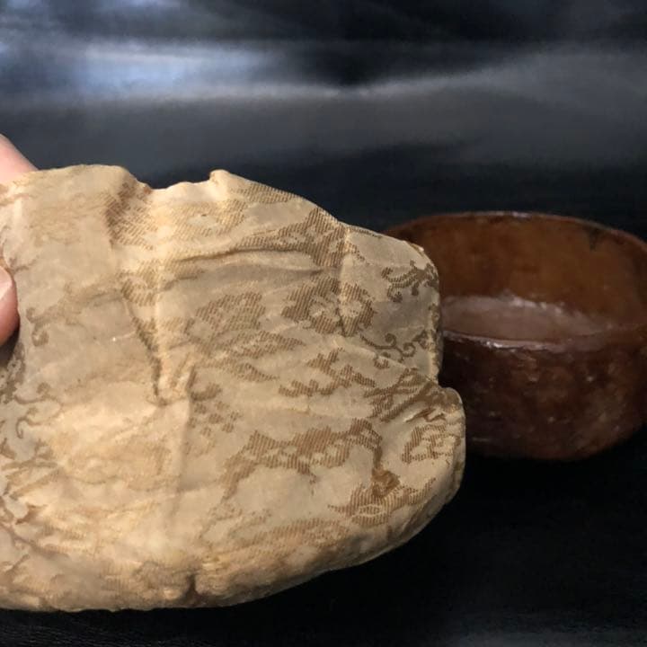 珍品◆蔵からかなり古い珍しい抹茶茶碗が出てきた。和紙に漆塗りの抹茶茶碗だと思う
