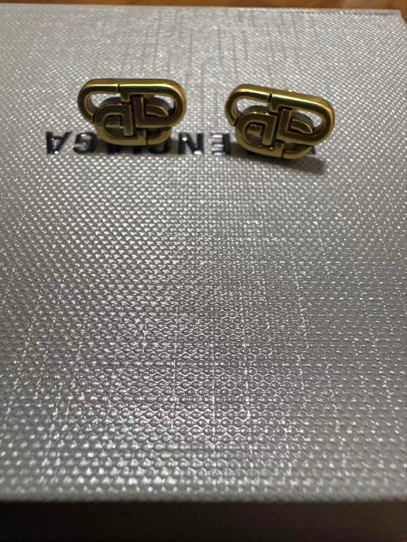 BALENCIAGA バレンシアガ BBロゴ アンティーク調 ピアス