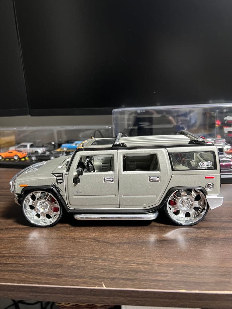 Hummer H2 ミニカー 1/18
