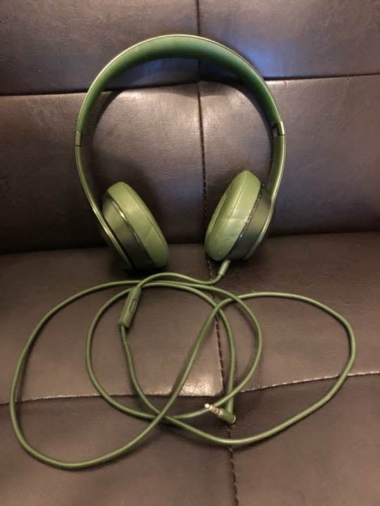 【箱なしのため安くお譲り】ビーツ beats solo2 ヘッドホン 緑色