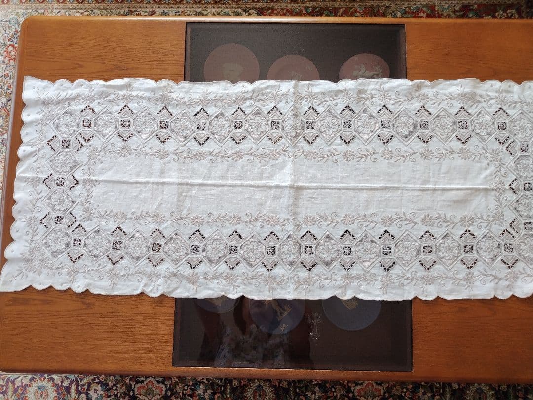 刺繍入りレ−スべ−ジュテーブルランナービンテージ