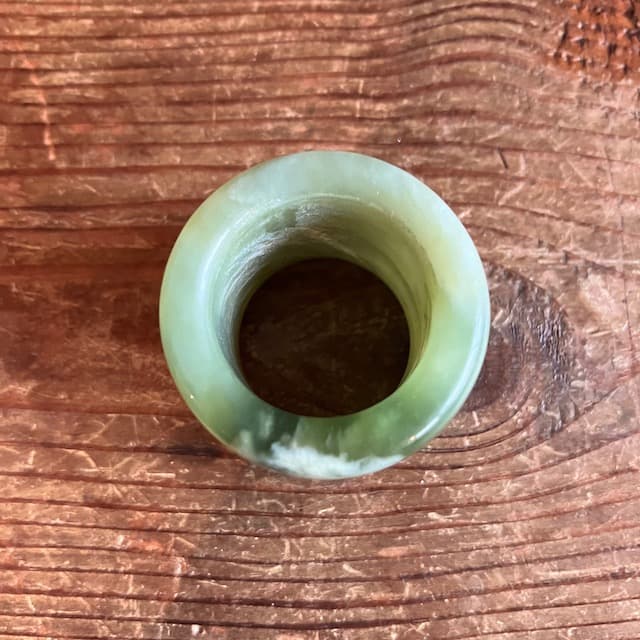 希少 骨董 中国 翡翠 円筒形 扳指 指輪 親指 天然石 アンティーク 和田玉