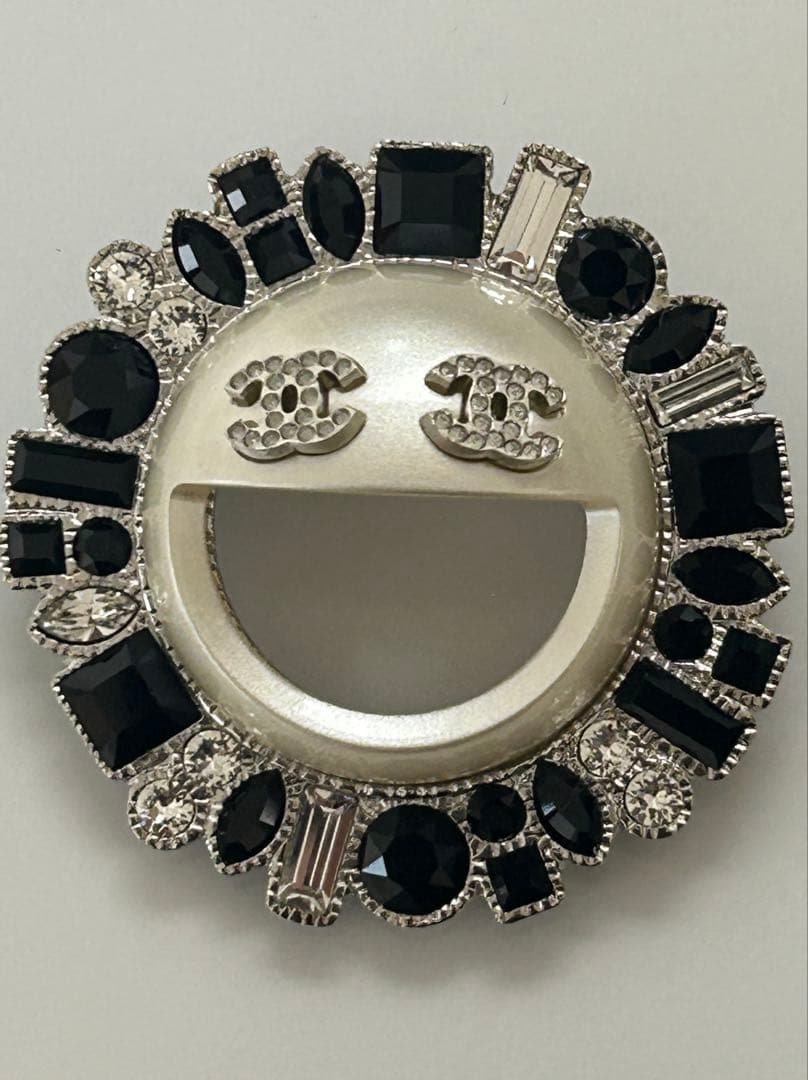 シャネル ココマーク スマイル ラインストーン ブローチ B17V