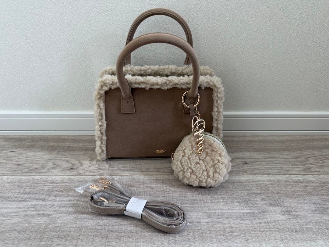 【完売品】chico ロゴチャーム付きスエードムートンバッグ