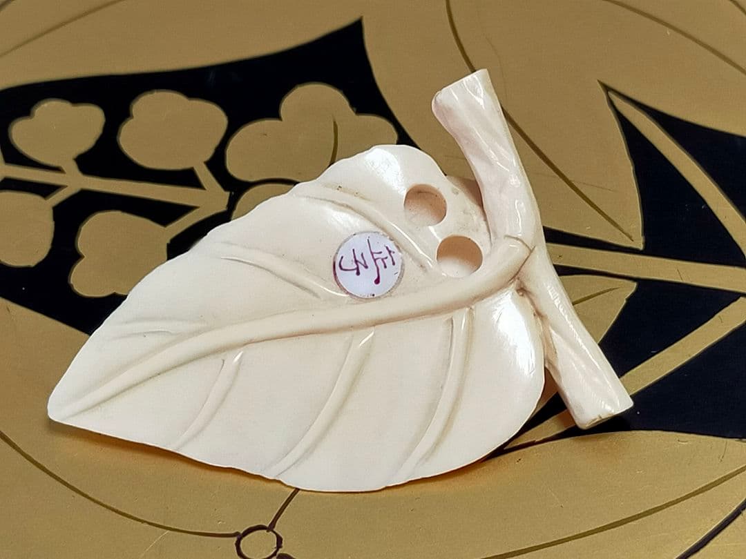 ♥　根付　蝉　セミ　在銘　骨董品　彫刻　アンティーク　レトロ