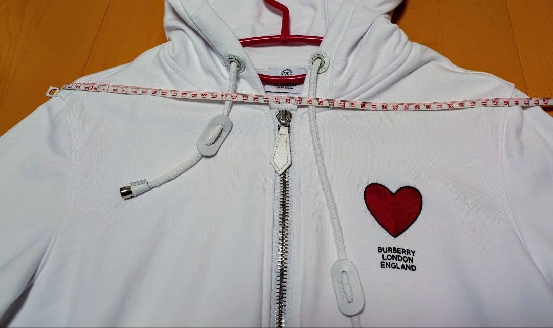 ★新品★ Burberry ハート刺繍 パーカー ホワイト
