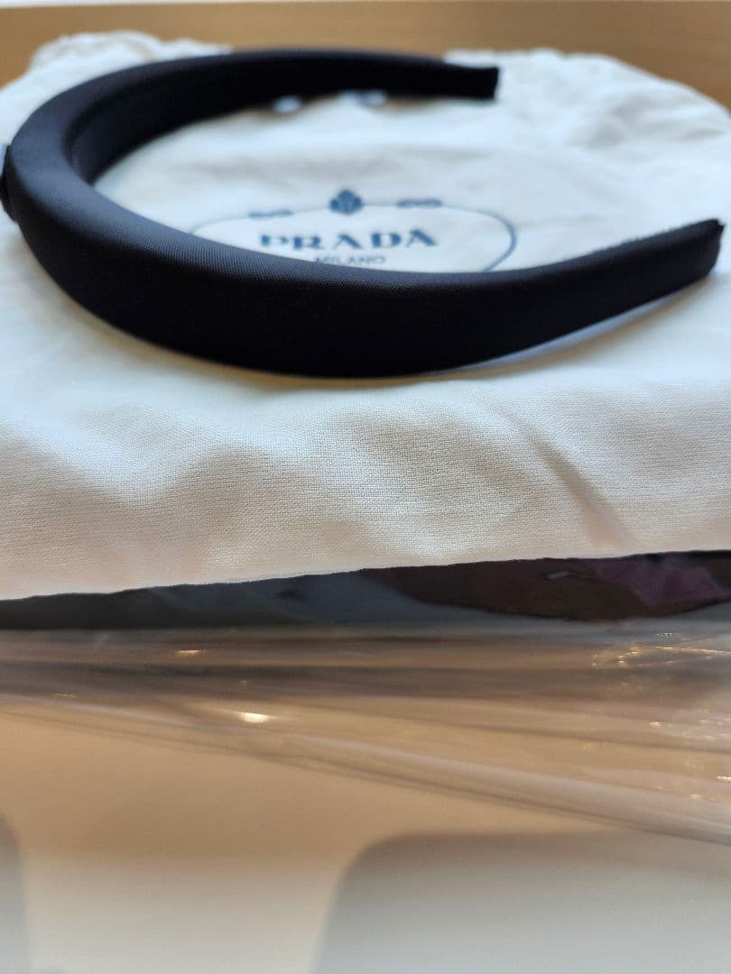 PRADA ブラック ヘアバンド　カチューシャ　正規品　中古品