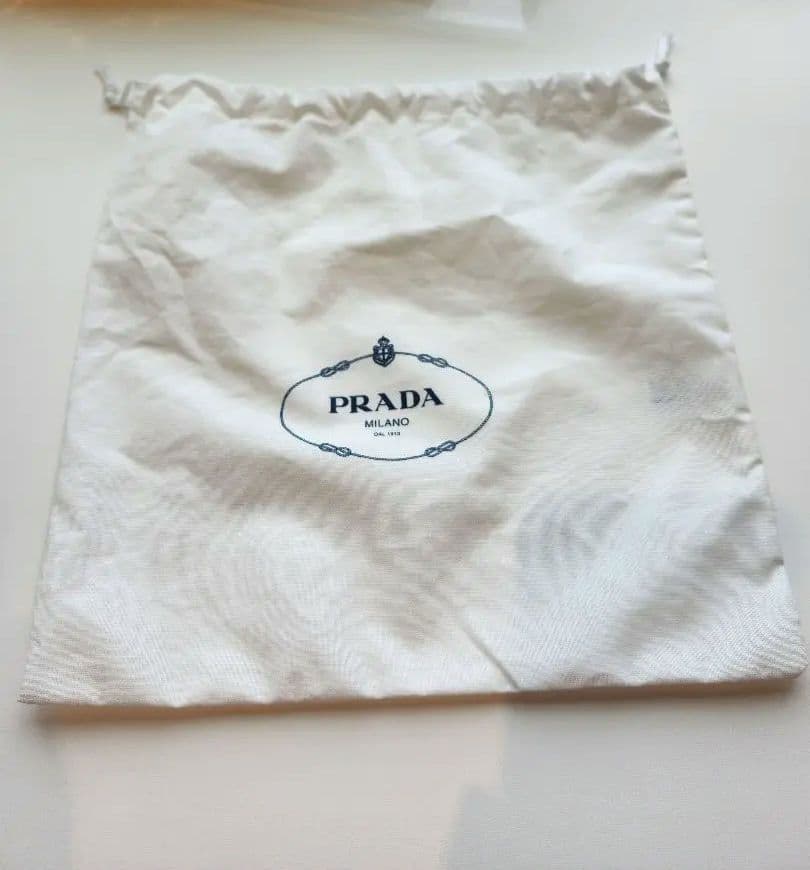 PRADA ブラック ヘアバンド　カチューシャ　正規品　中古品