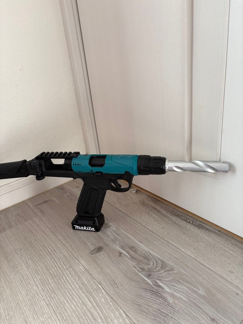 ガスガン　アクションアーミー　ガスブローバックドリルガン　マキタ電動工具風