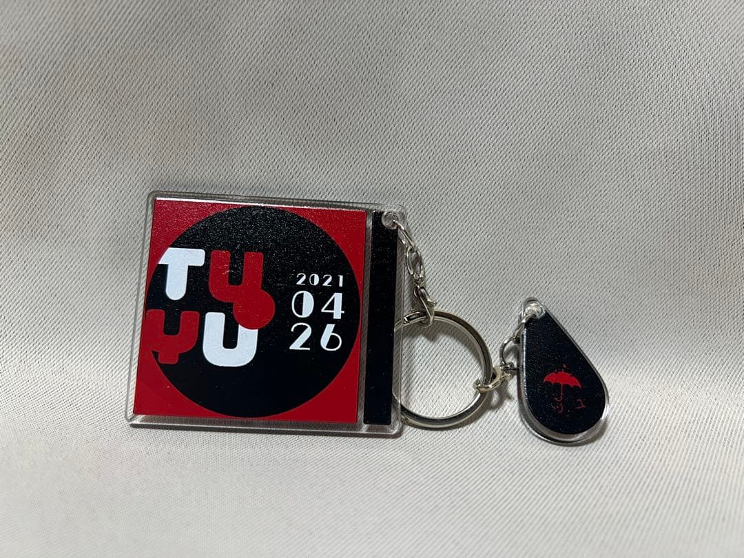 ツユ 泥の分際で私だけの大切を奪おうだなんて 2連アクリルキーホルダー