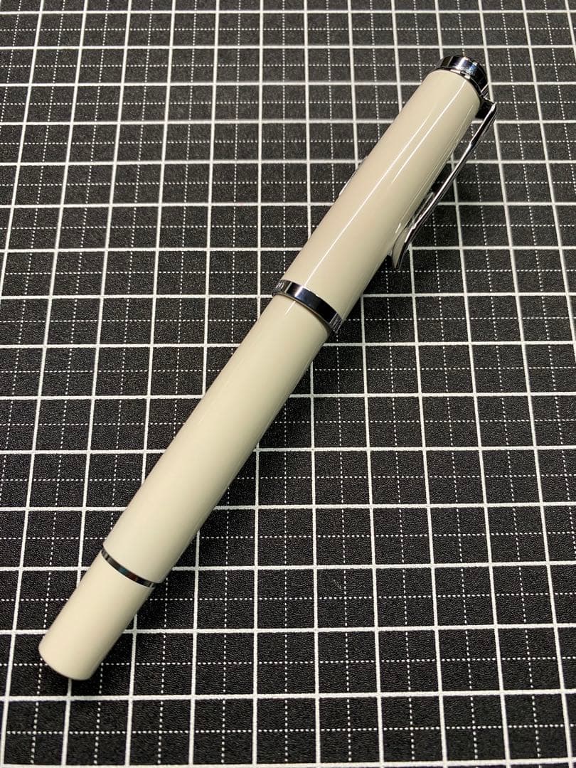 PELIKAN CLASSIC M205 WHITE 万年筆　字幅F