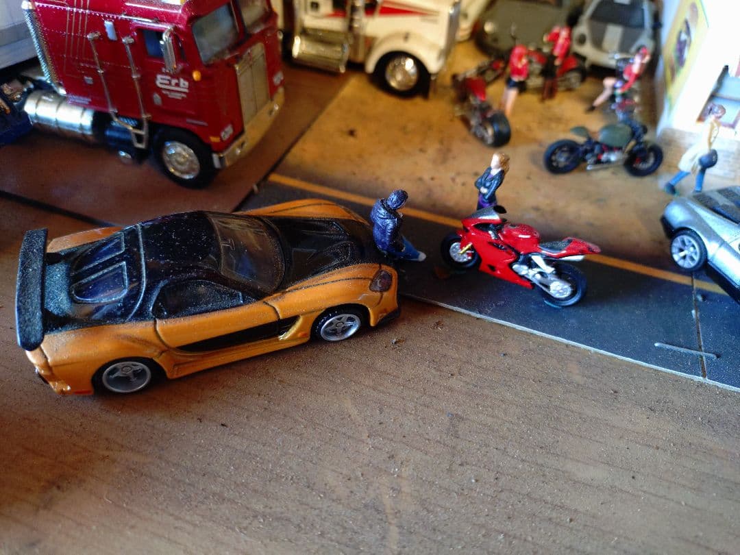 ワイスピ・ハンRX-7とジゼルのミニカー