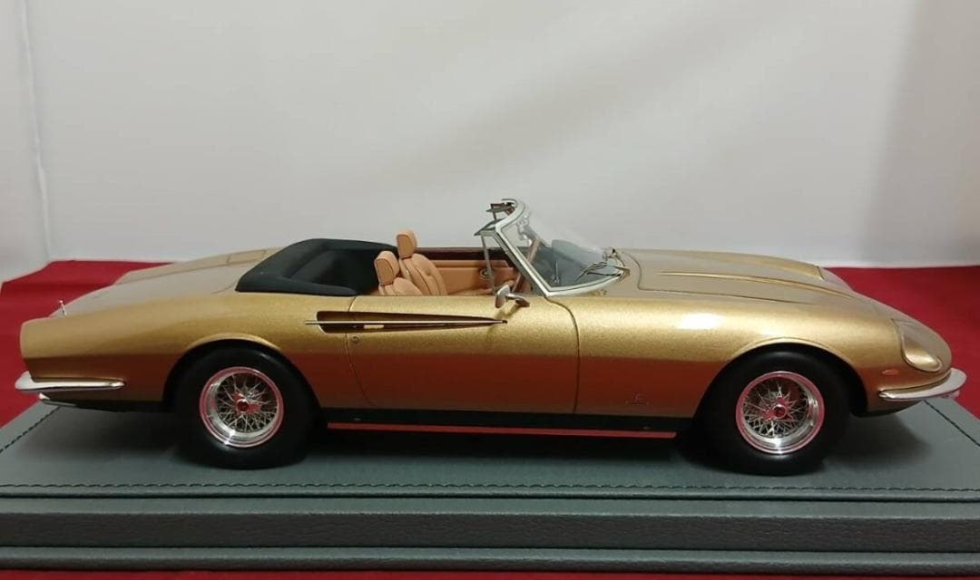 BBRミニカー 1/18 Ferrari フェラーリ 365 カリフォルニア