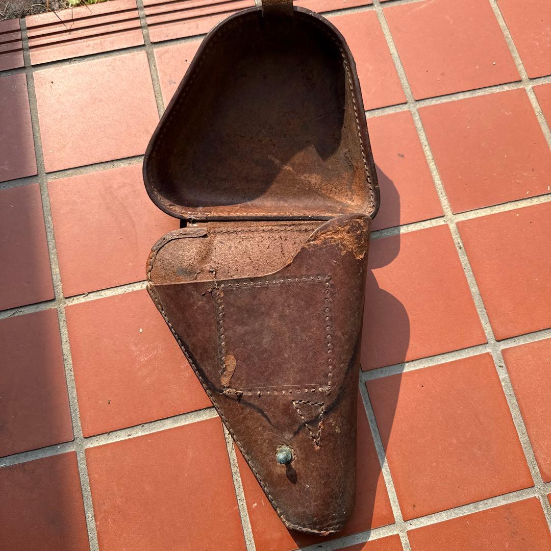 レザー製ホルスター 南部十四年式拳銃用の拳銃嚢