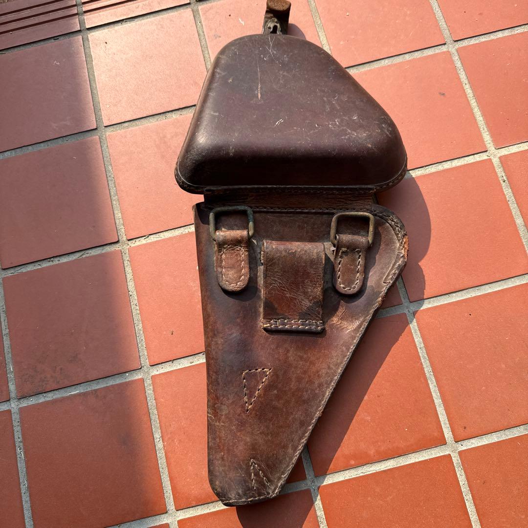 レザー製ホルスター 南部十四年式拳銃用の拳銃嚢