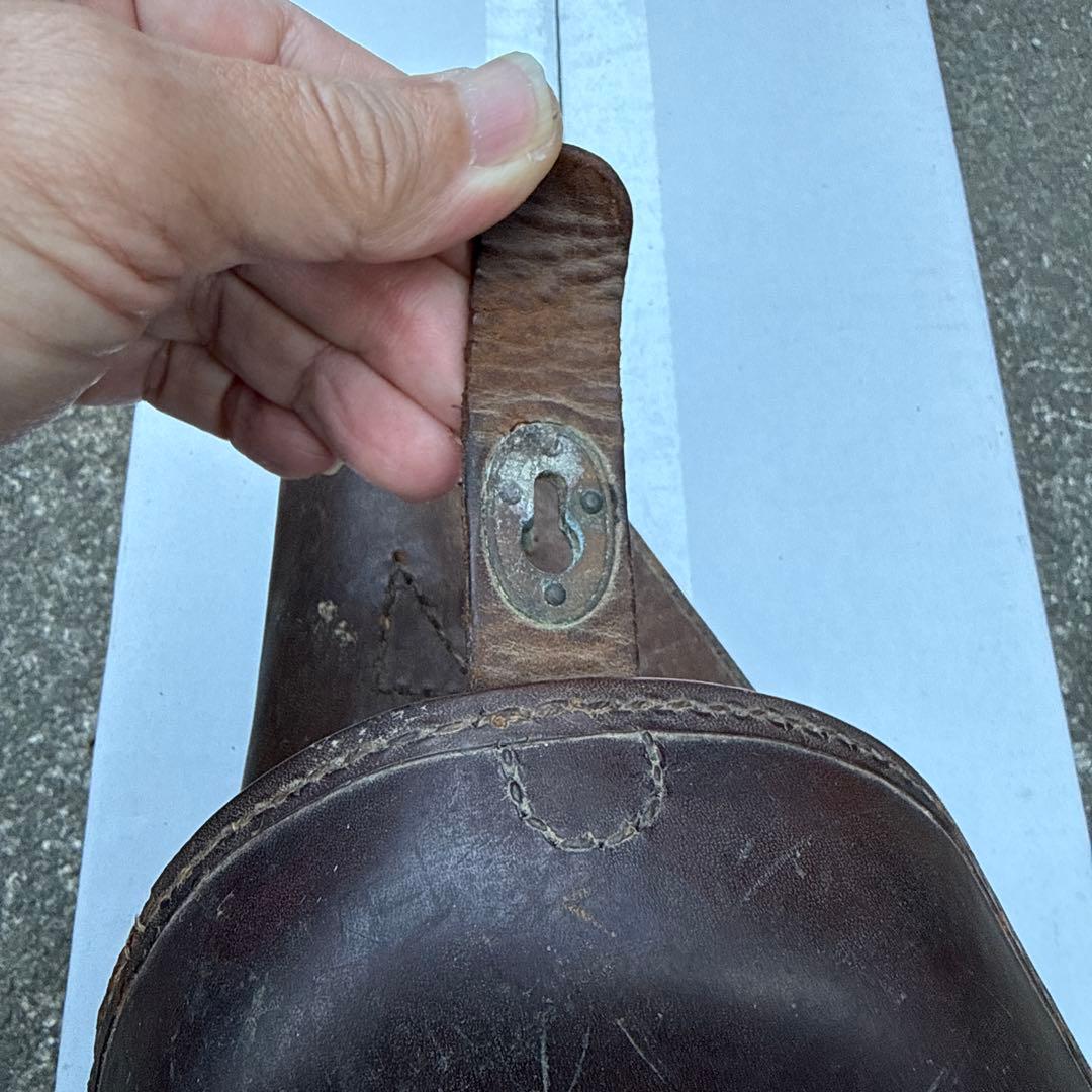 レザー製ホルスター 南部十四年式拳銃用の拳銃嚢