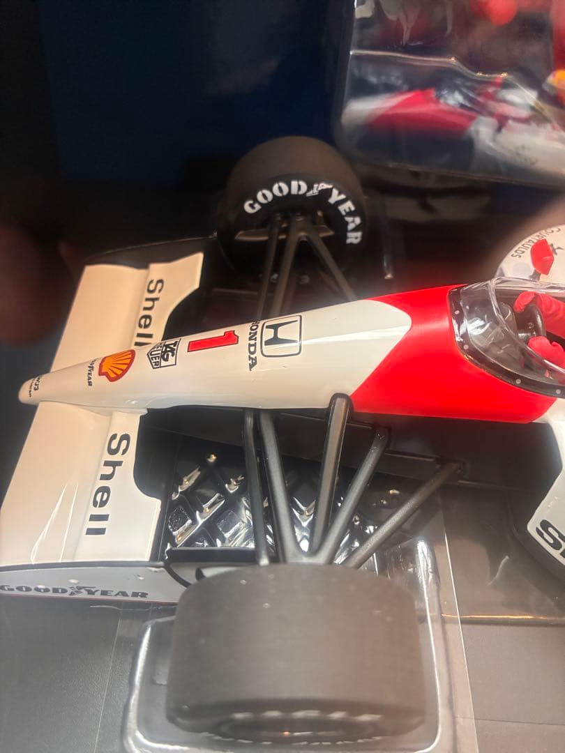新品 ミニチャンプス 1/18 マクラーレンホンダ MP4/6 F1 セナ