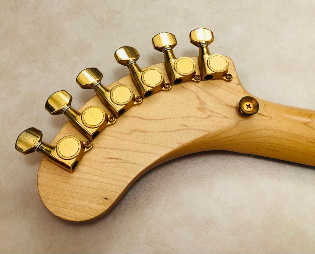 【美品】ZO-3C MP アンプ内蔵ギター ディストーションSW付 専用ケース付