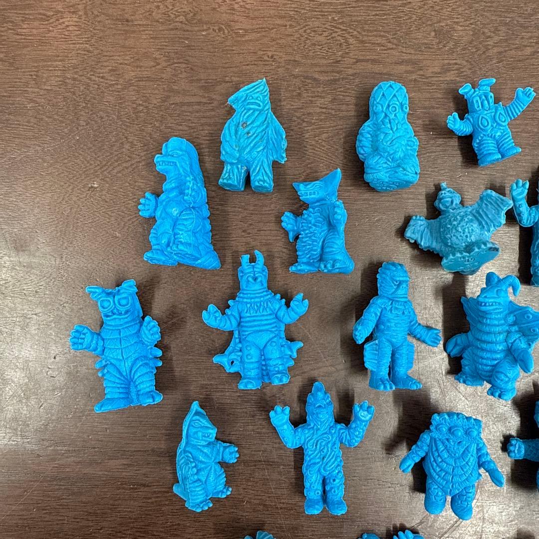 ウルトラマン　怪獣消しゴム　円谷プロ　青　ブルー