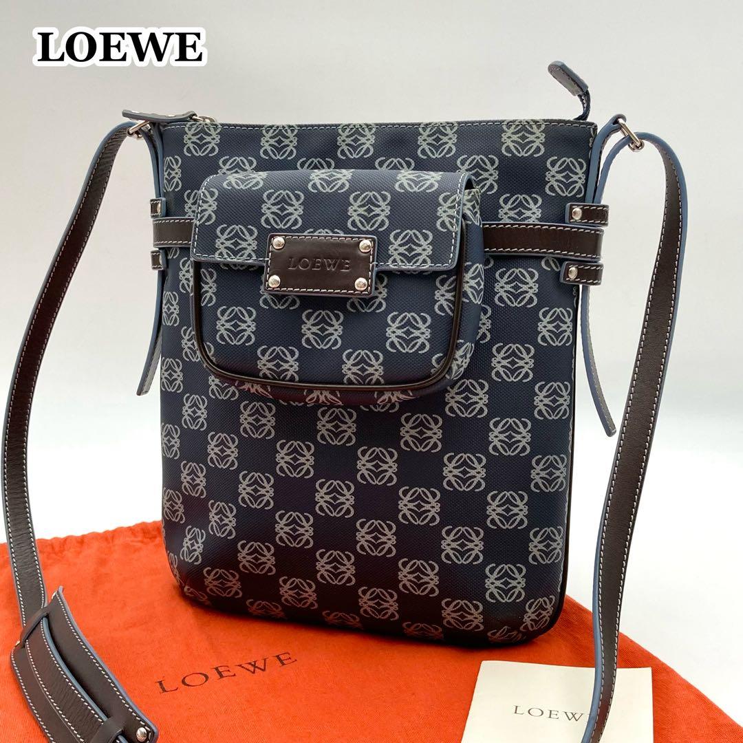 fumiko✨ LOEWE ショルダーバッグ リピートアナグラム 紺色