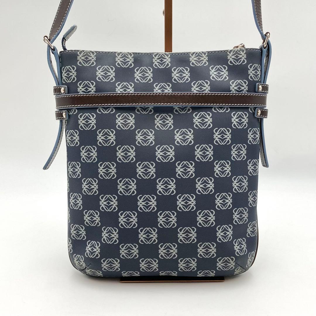 fumiko✨ LOEWE ショルダーバッグ リピートアナグラム 紺色