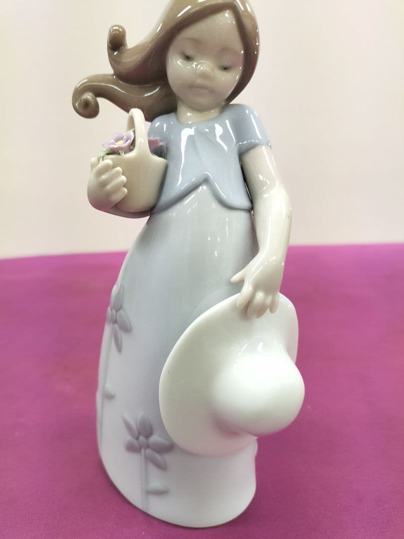 リヤドロ　陶器人形　「リトルバイオレット」スペイン　No8043 完品　美品