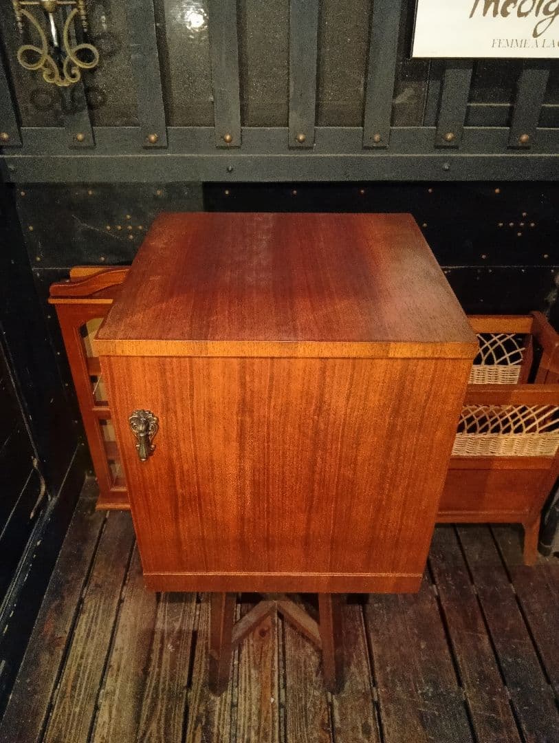 1960's　チーク材　突板　カッパーハンドル　ウッド　レコード　キャビネット