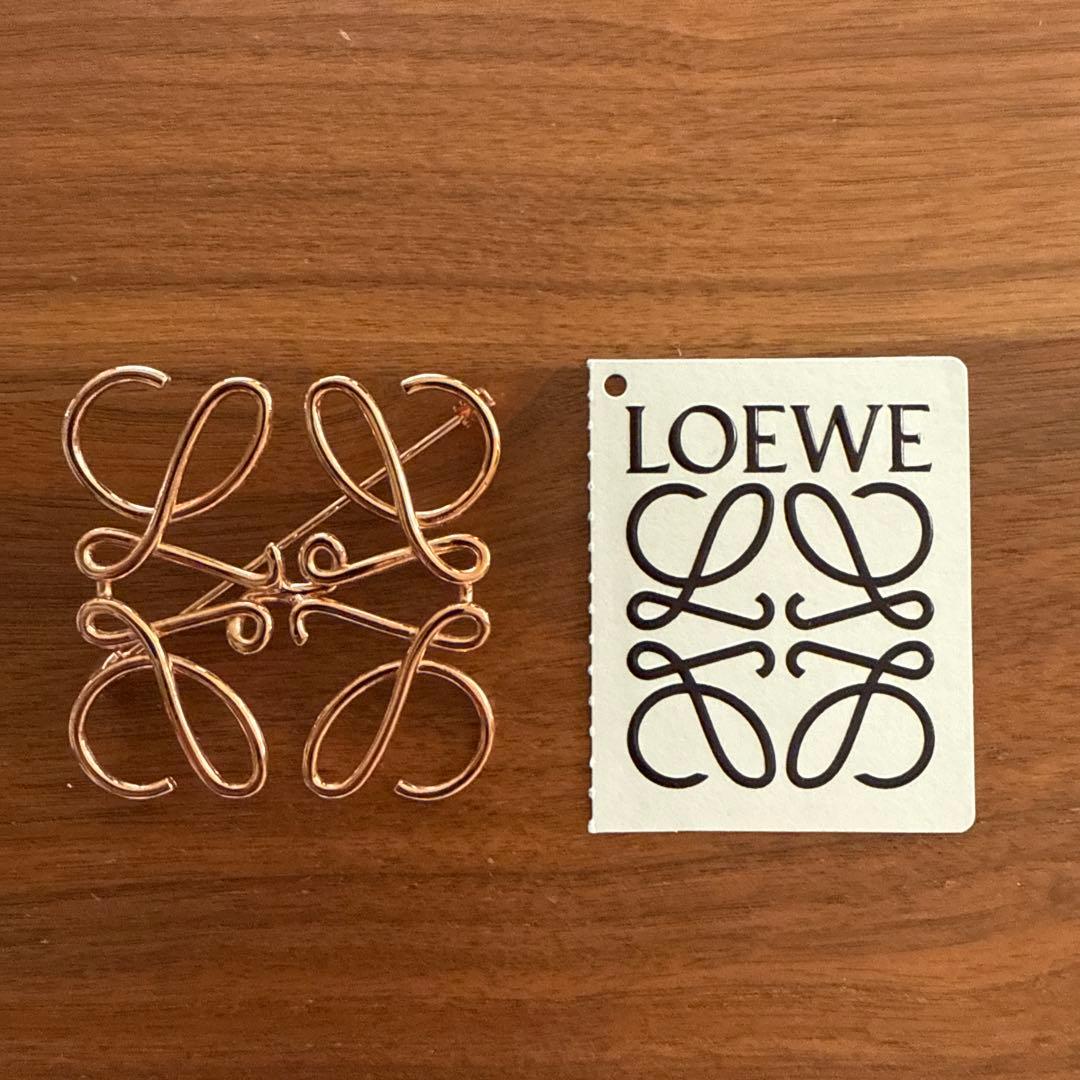 LOEWE アナグラムブローチ ローズゴールド約5cm