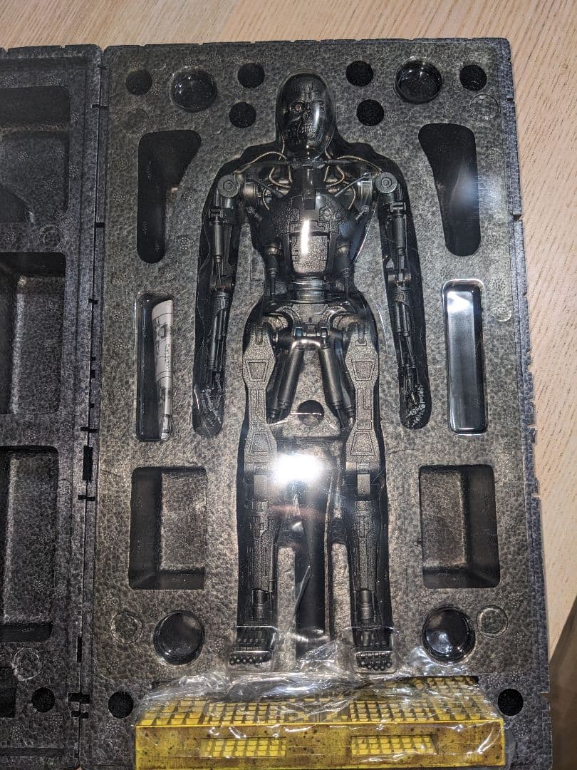 ホットトイズ ムービー・マスターピース ターミネーター４ T-700 1/6