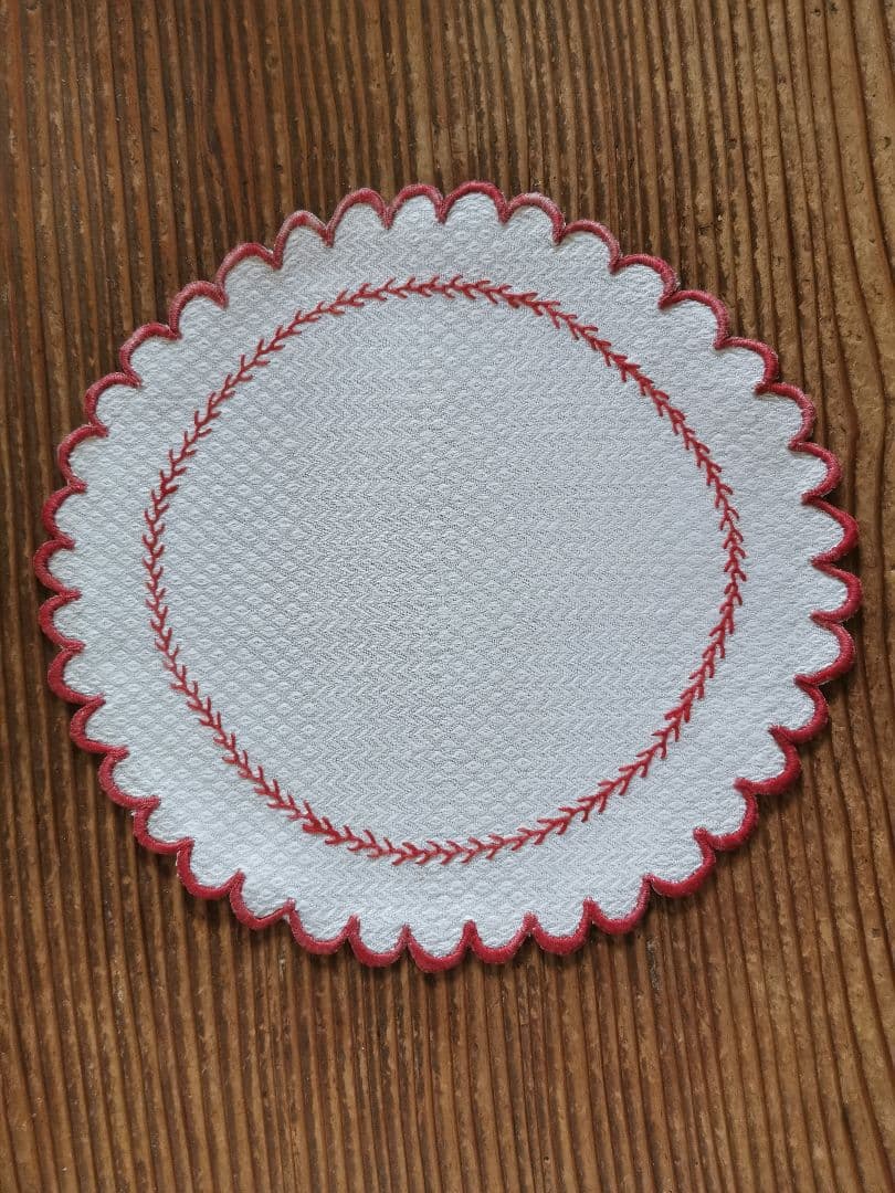 アンティークフランス ピケ風モチーフダマスク織❖〰️ 赤糸刺繍花型ドイリー