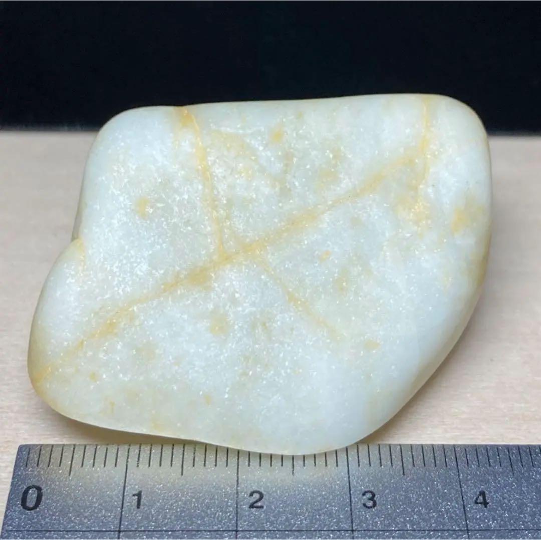 糸魚川翡翠　海中白翡翠　海石　原石　61.3ｇ