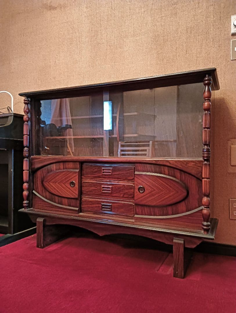 ダークブラウン　赤っぽいウッド ガラス扉キャビネット　昭和　レトロ　ビンテージ