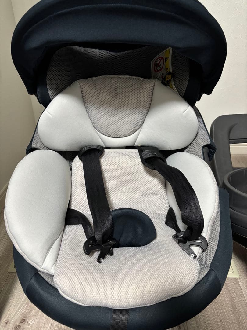 Combi THE S ISOFIX チャイルドシート　ネイビー