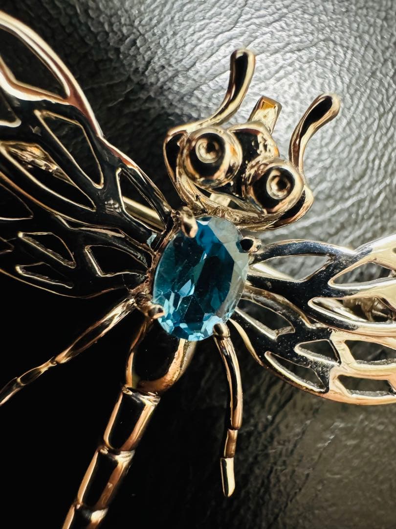 トンボデザイン ブローチ トパーズ装飾